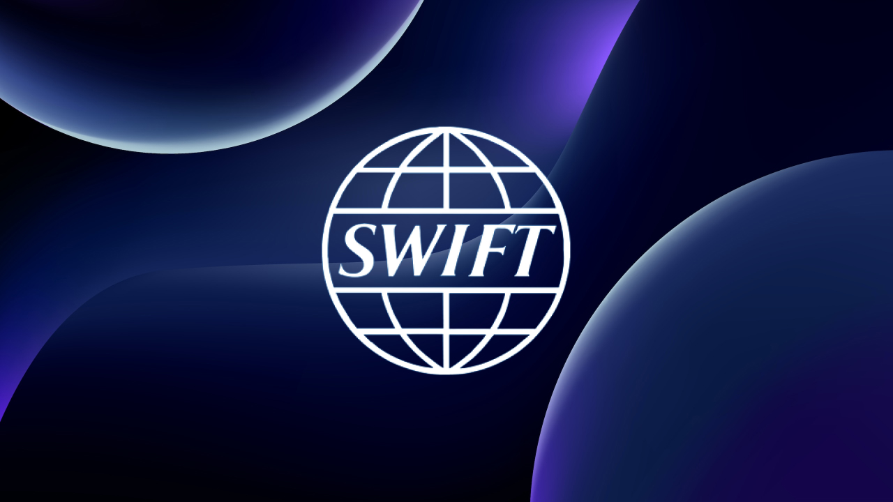 swift partners with chainlink